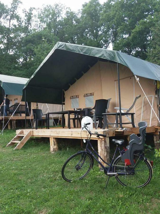 מלון רושפורט Safari Tent At Camping Le Roptai מראה חיצוני תמונה